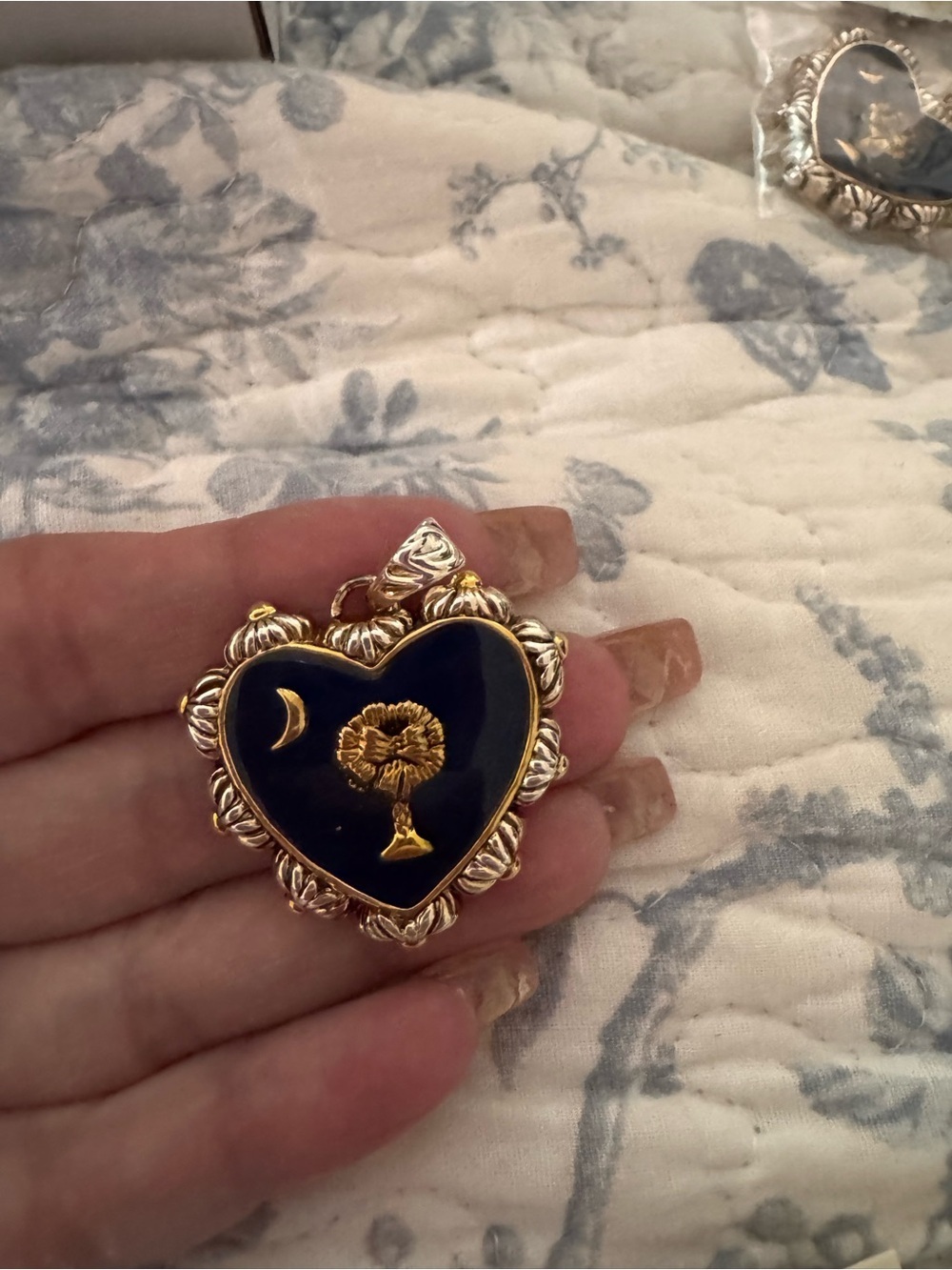 Vintage Black and Gold Heart Pendant & Earring Set - Unbranded - Picture 3 of 3